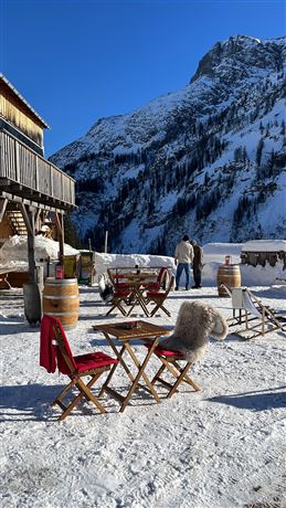 B765D402-589F-4C09-9D2E-0853E8BD4447