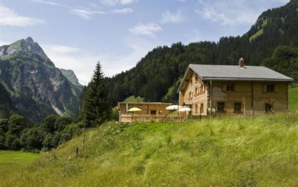 Perfektes Haus, um mit Freunden zu feiern