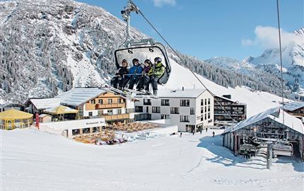 Steffisalp Warth Arlberg Außenansicht Piste Winter